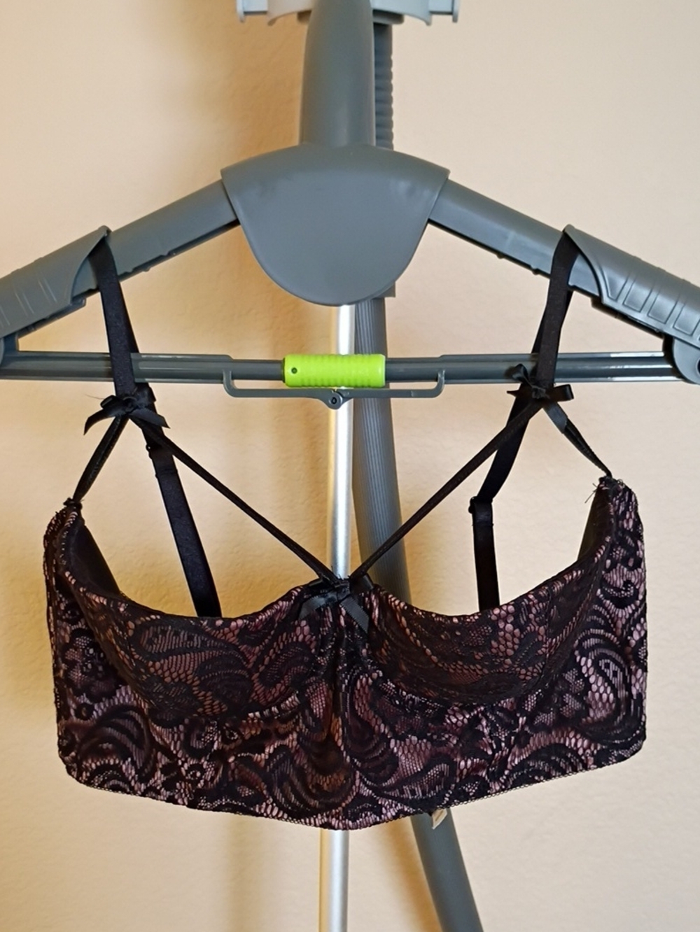 Frederick's of Hollywood Black Lace Bralette with Coco Satin Lining Size Large